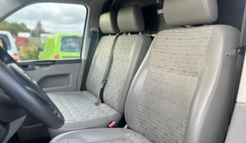 
								Volkswagen Transporter 2.0 TDI full									